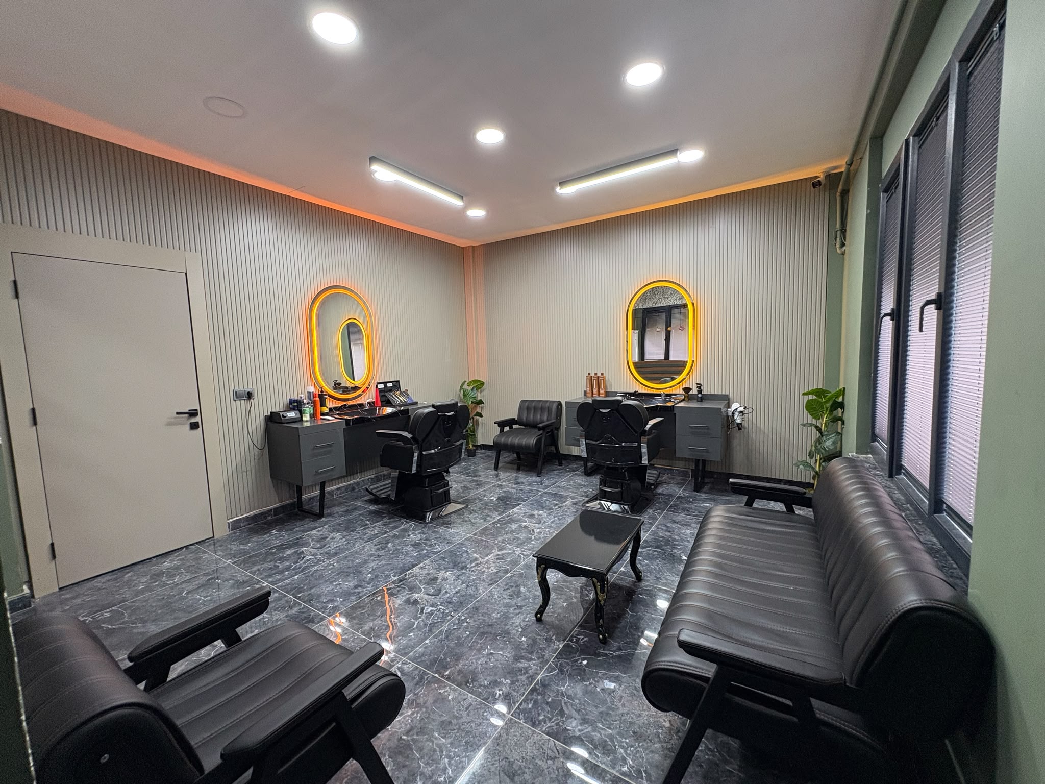 HairBoss premium saç tasarım istasyonu - modern kuaför alanı